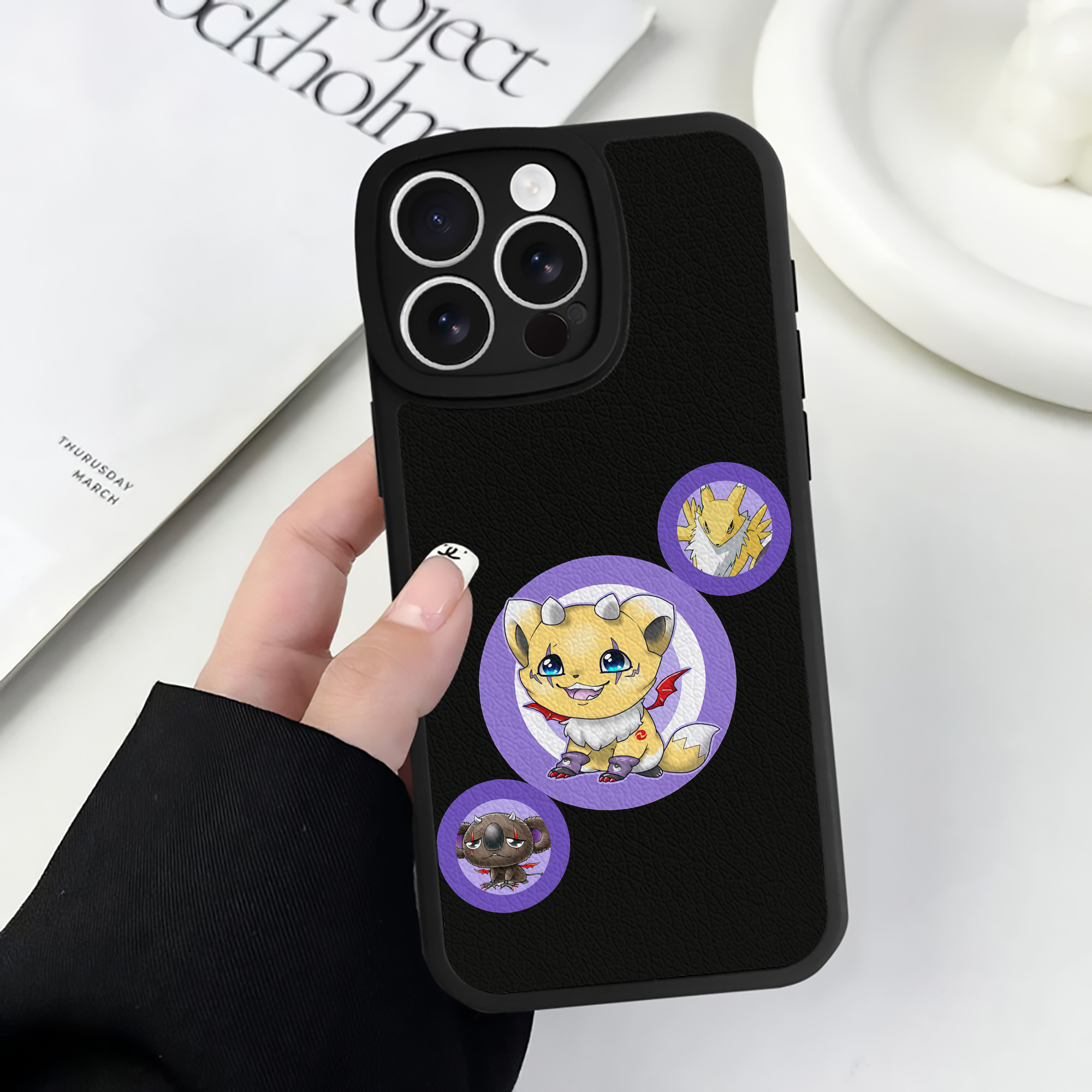 （画像用） Digimon デジタルモンスター/デジモン 【iPhone 16シリーズ対応】シリコンスマホケース（レザー調） 材質：シリコン